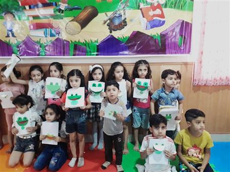 کلاس آموزش کاردستی و کلاژ در بخش کودک