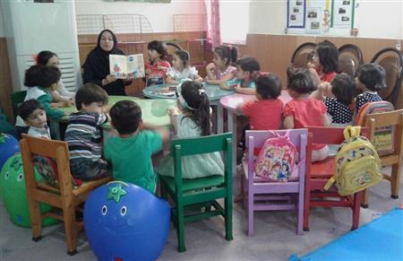 قصه گویی برای خردسالان کتابخانه